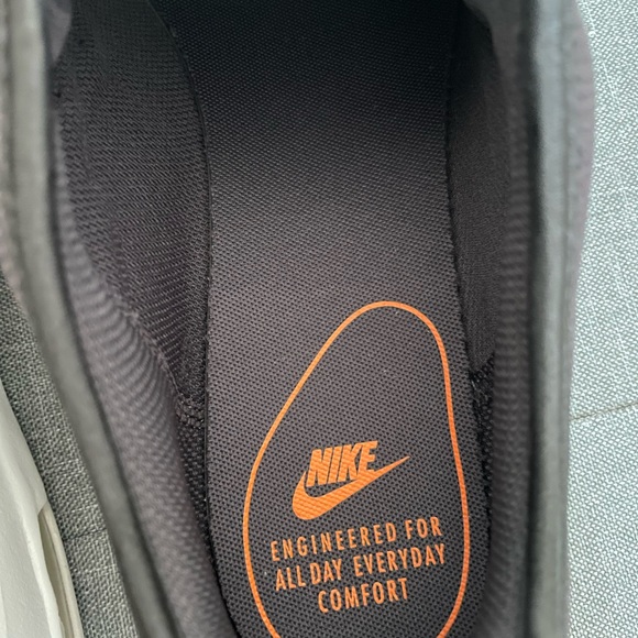 Nike Men’s Gray Orange Air Max Axis Sneaker Size 12 - Picture 9 of 10